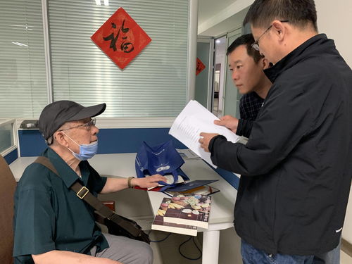 退休營(yíng)養(yǎng)學(xué)專家捐書(shū)傳道 將專業(yè)書(shū)籍贈(zèng)予食品行業(yè)新星